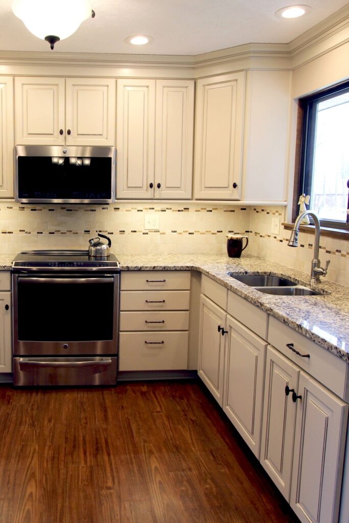 Santa Cecilia Granite White Backsplash Ideas
